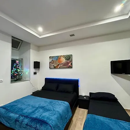 Golden House Apartment *